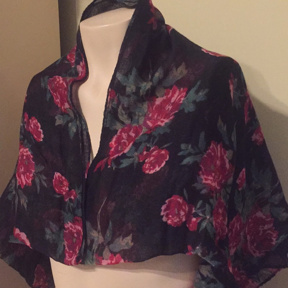 MUTLI-FUNCTIONAL FLORAL SCARF/WRAP🛍 - Picture 6 of 14